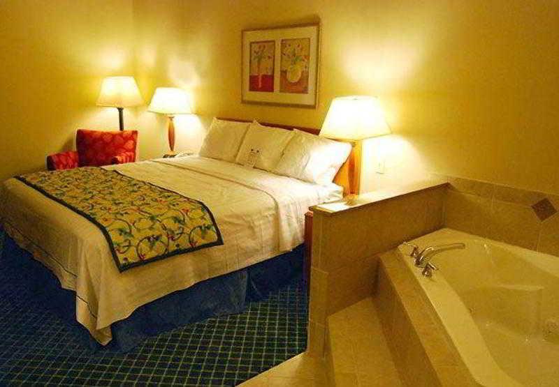 Fairfield Inn And Suites By Marriott Елк-Ґроув Номер фото